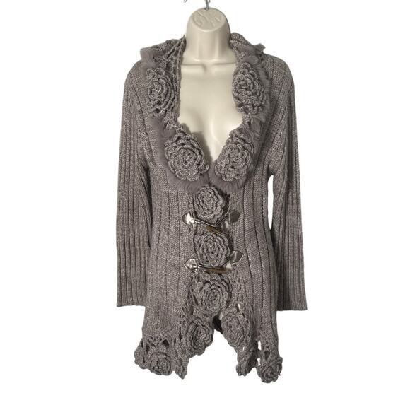 Vintage Taupe Gray Floral Faux Fur Trimmed Crochet Cardigan Toggle Closure XS/S - Picture 1 of 8